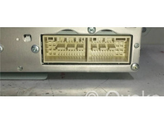 Радио/ проигрыватель CD/DVD / навигация