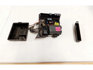 Ящик предохранителей (комплект) MR587816 Mitsubishi Grandis