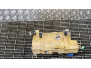 Расширительный бачок охлаждающей жидкости