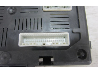 Блок предохранителей 8200652285 Renault Clio III