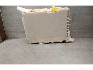Pojistková skříňka Řídící jednotka BSM 8273060180 Toyota Land Cruiser (J200) 2015