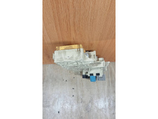 Блок предохранителей 8922153100, 2440000400 Lexus IS 200-300