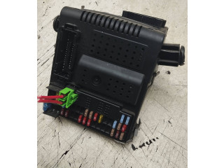 Блок предохранителей 30786475   Volvo V70    