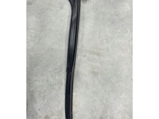 Уплотнительная резина (у стекла)    Audi A6 S6 C7 4G      