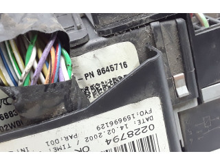 Блок предохранителей    8688383, 8645716   Volvo V70