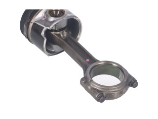 Поршень Шатун  04L107065A  Volkswagen PASSAT B8  