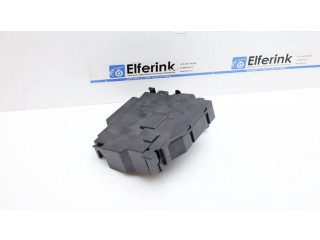 Блок предохранителей 8889877787, 8889877787 Lynk & co 01