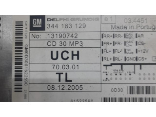 Радио/ проигрыватель CD/DVD / навигация