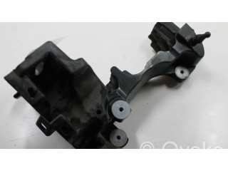 Другая деталь отсека двигателя