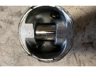  Поршень    Renault Trafic II (X83)  