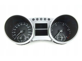Панель приборов    Mercedes-Benz R W251       