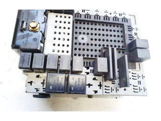 Блок предохранителей  9441584, 9441585   Volvo S80    