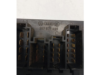 Блок предохранителей  357937039   Volkswagen Transporter - Caravelle T4    