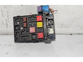   Pojistková skříňka 8200315957   Renault Espace -  Grand espace IV 2004