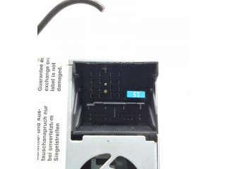 Радио/ проигрыватель CD/DVD / навигация