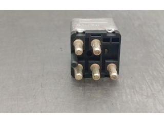 Pojistková skříňka 0015420219, 4RD00412200 Mercede-Benz S W126 1988