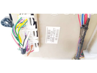   Pojistková skříňka 8273005720, 308512D27   Toyota Avensis T270 2012