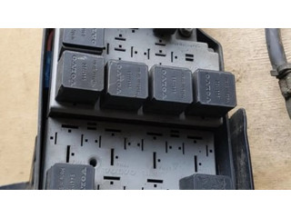 Блок предохранителей  9168986   Volvo S80    