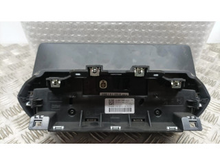 Радио/ проигрыватель CD/DVD / навигация