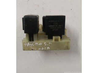 Zpětné zrcátko Mitsubishi Pajero 2001 Mb622327