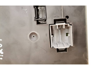 Блок предохранителей 8676391, 12217799   Volvo XC90    