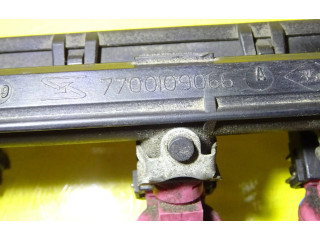 Топливная рампа 7700108667   Renault Clio II  