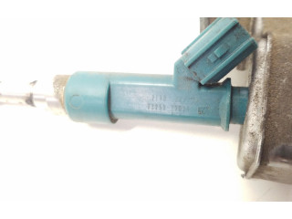 Vstřikovací lišta 2325037021 Toyota Prius+ (ZVW40)