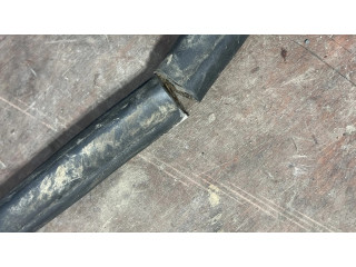 Передняя уплотнительная резина (на кузове)