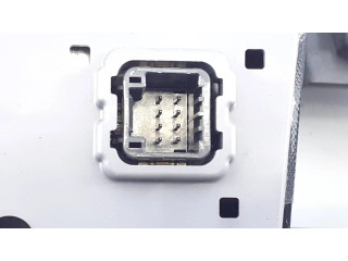 Радио/ проигрыватель CD/DVD / навигация