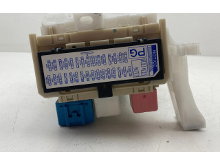 Pojistková skříňka 8273002V50 Toyota Corolla E140 E150 2012