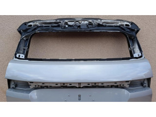 Задняя крышка (багажника)