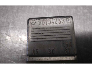 Блок предохранителей 0015425319 Mercedes-Benz E W124