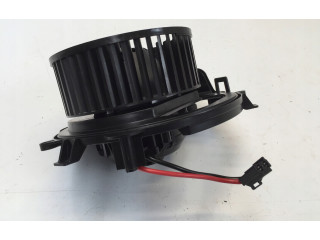 Вентилятор печки 5WC819015 Skoda Octavia Mk4