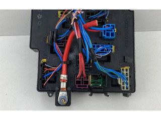 Блок предохранителей 32268453 Volvo S60