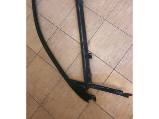 Передняя рамка дверного стекла 8E0837630 Audi A4 S4 B6 8E 8H