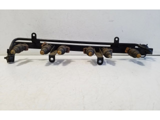 Топливная рампа 021133317G Volkswagen Golf III