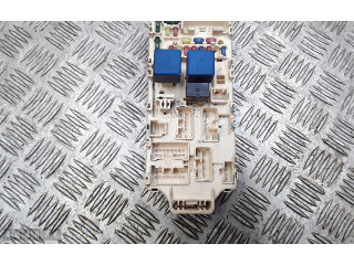 Pojistková skříňka Mitsubishi Pajero 2005