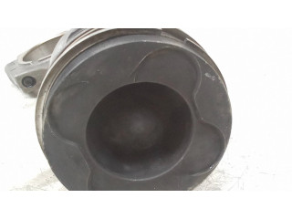 Píst    BMW 7 E65 E66  pro naftový motor 3.0 306d3 1346