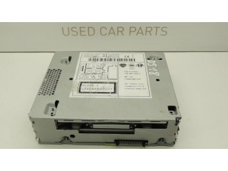 Радио/ проигрыватель CD/DVD / навигация