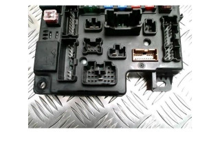 Блок предохранителей Mitsubishi Outlander