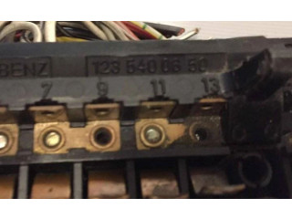 Блок предохранителей  1235400650   Mercedes-Benz W123    