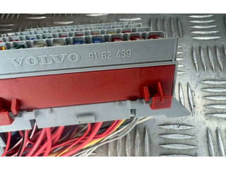 Блок предохранителей  9162439   Volvo S80    