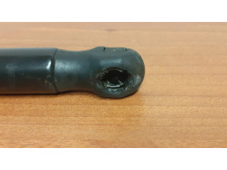 Амортизатор капота двигателя