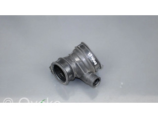 Другая деталь отсека двигателя