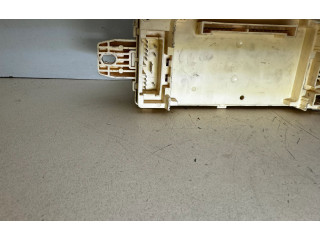 Блок предохранителей 47637G12, 1716 Mitsubishi Galant