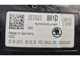 Панель приборов 5E0920861D, VDD0242308 Skoda Octavia Mk3 (5E)