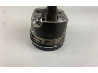  Поршень с шатуном  02604LA, 04LADE  Audi A3 S3 8V  