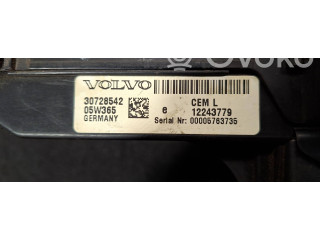 Блок предохранителей 30728542, 05W365 Volvo S60