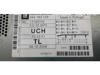 Pojistková skříňka Радио/ проигрыватель / навигация 13251048 Opel Zafira B 2006