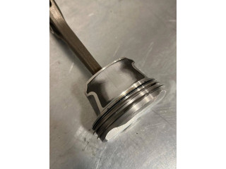 Píst 11247589539, 11257560669 BMW 1 E81 E87 pro benzínový motor 1.6 N45B16